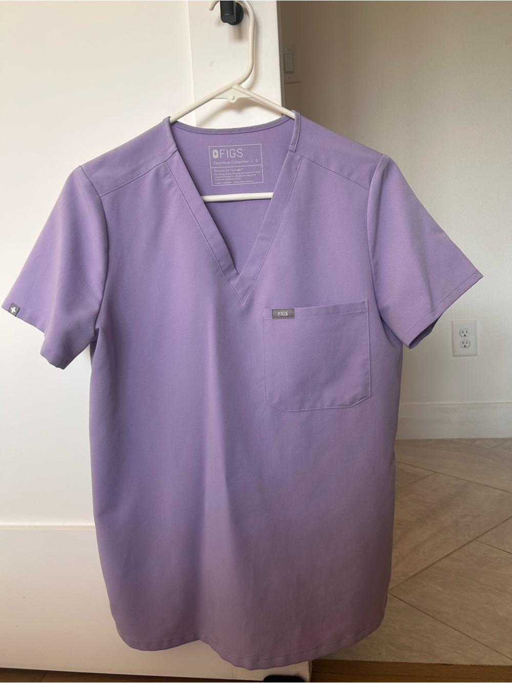 Figs Women’s V-Neck Top - Lavender